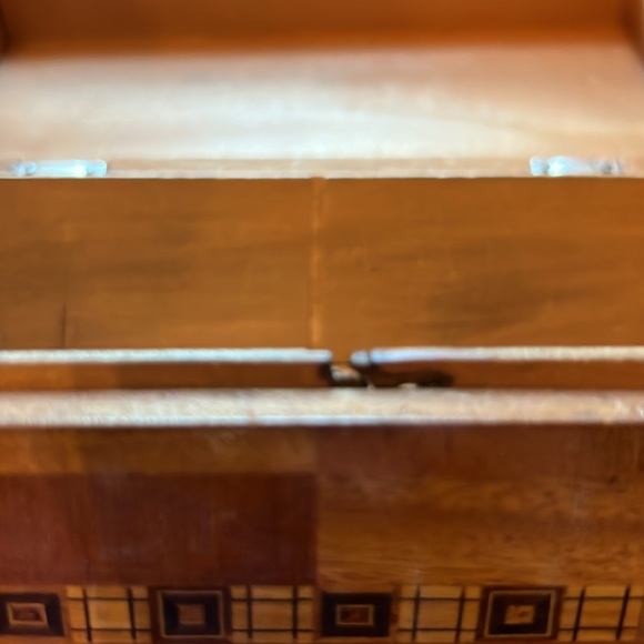 Vintage Wood Box w/ Inlay Scotty Dogs & Border - Picture 11 of 11